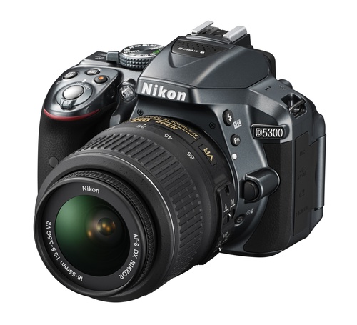 Nikon D5300 — типичная зеркальная камера.